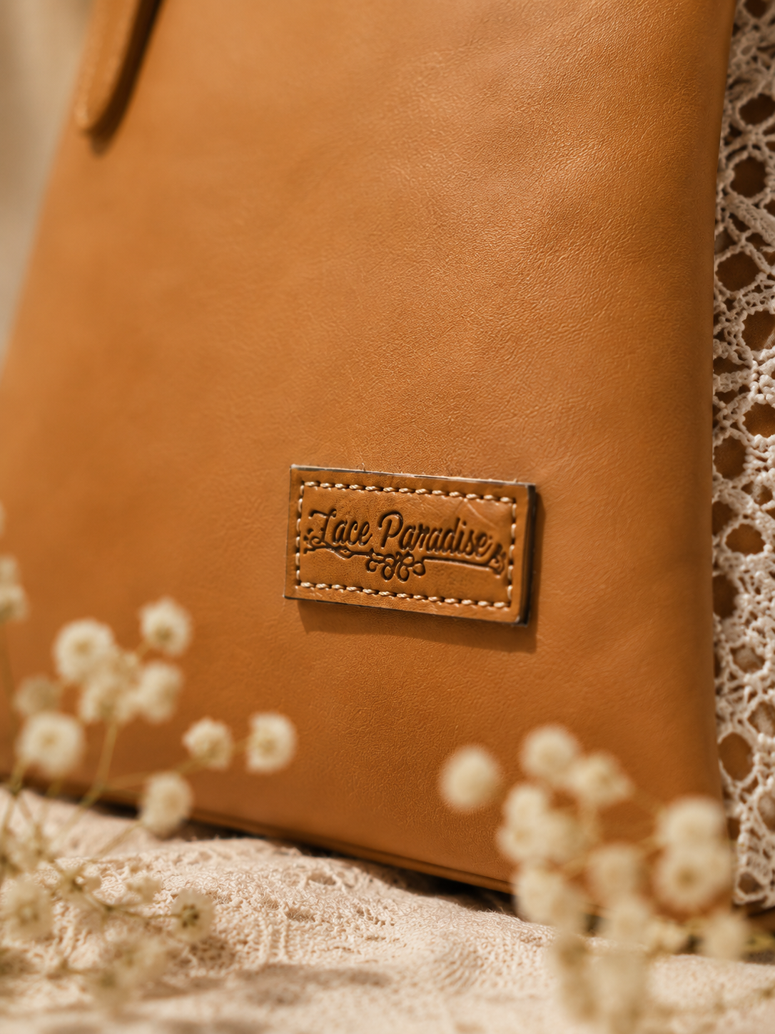 Elegant Structured Handbag / Bella