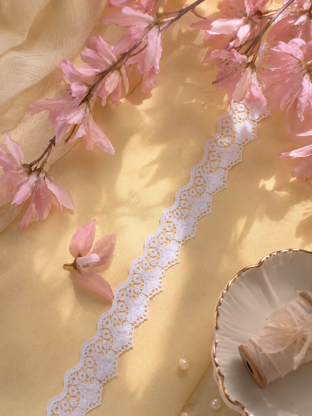 Guipure Lace - Inverted fan design (Width-1.5”)