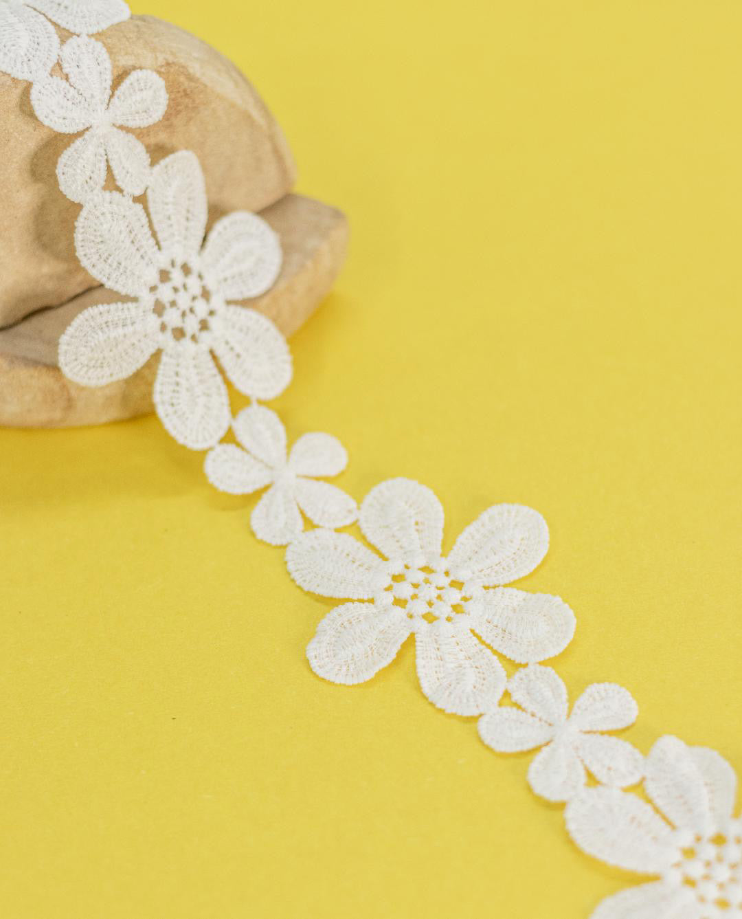 Guipure Lace Flower Sequence (width-2”)