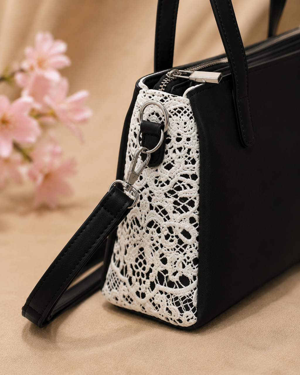 Elegant Structured Handbag / Bella