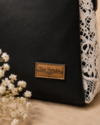 Elegant Structured Handbag / Bella