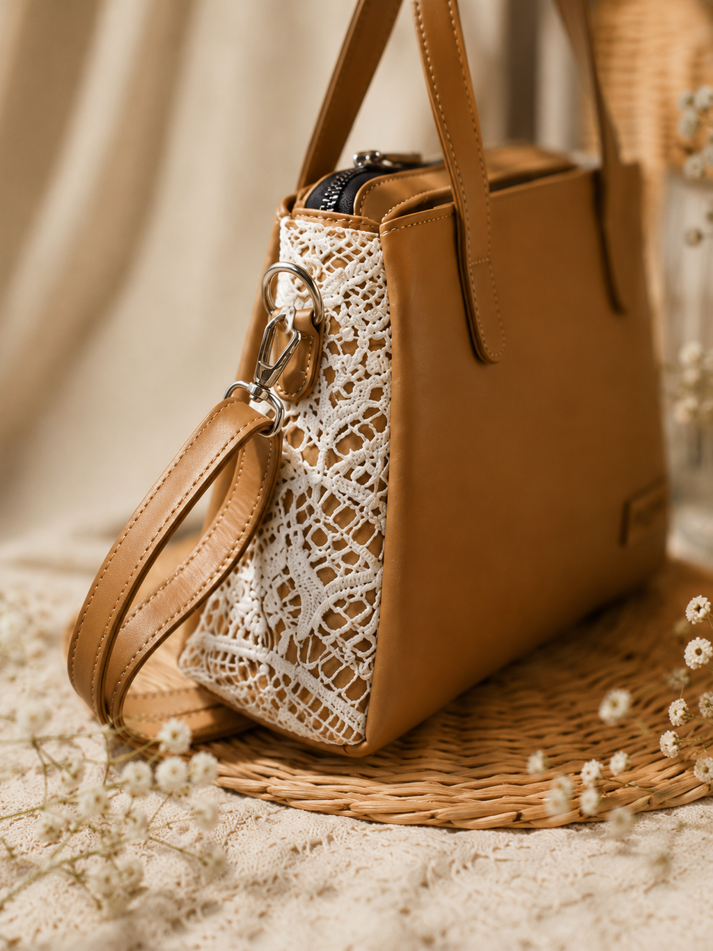 Elegant Structured Handbag / Bella