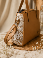 Elegant Structured Handbag / Bella