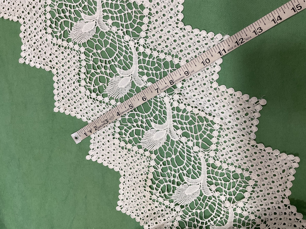 Broad Chevron Dots Jali
