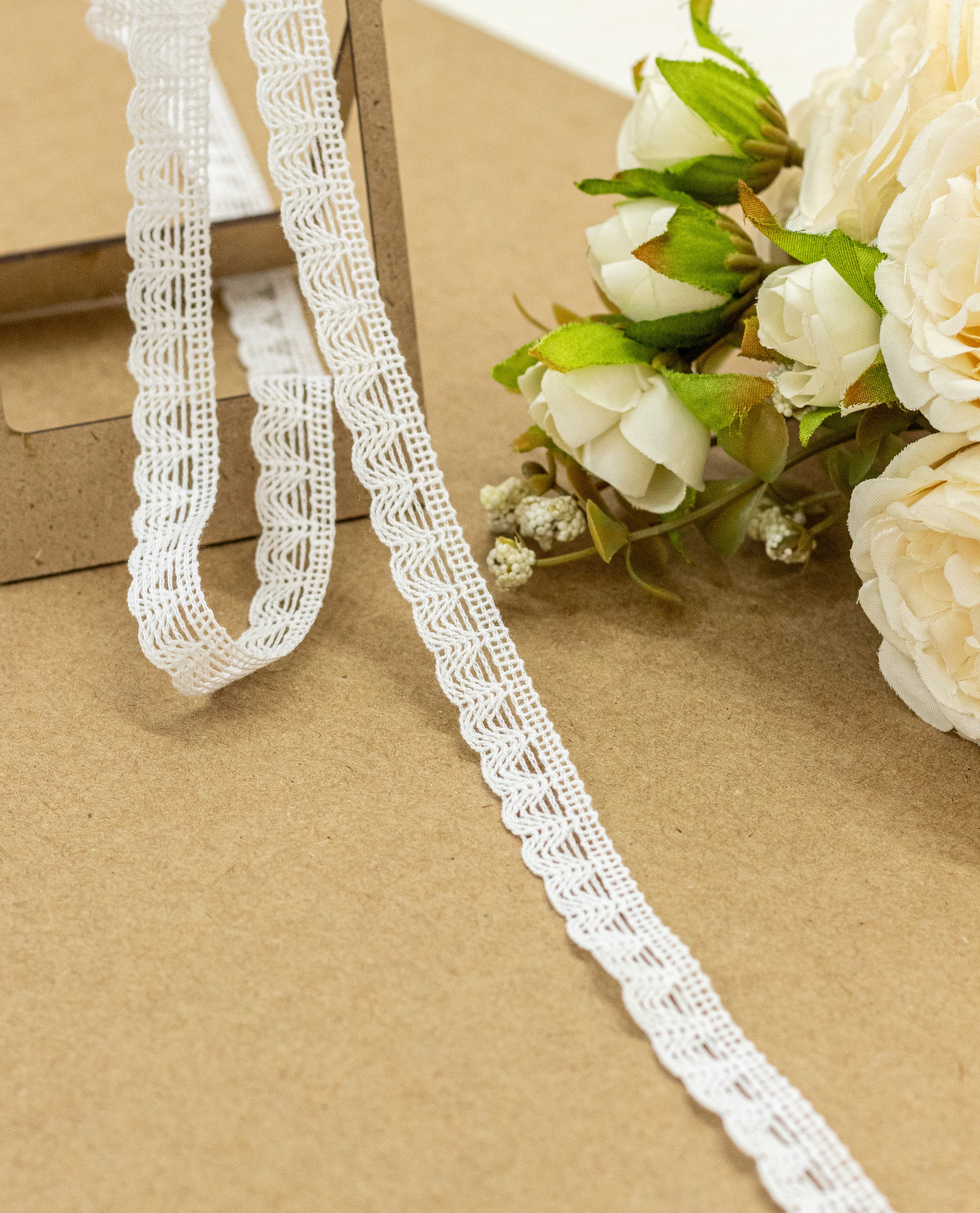 Crochet Lace - Small Edging with multiple Scallops (Width - 0.5 inch)