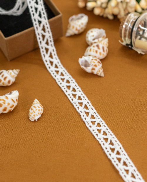 Crochet Lace - Insertion Lace with ZigZag Pattern (Width - 0.5 inch)