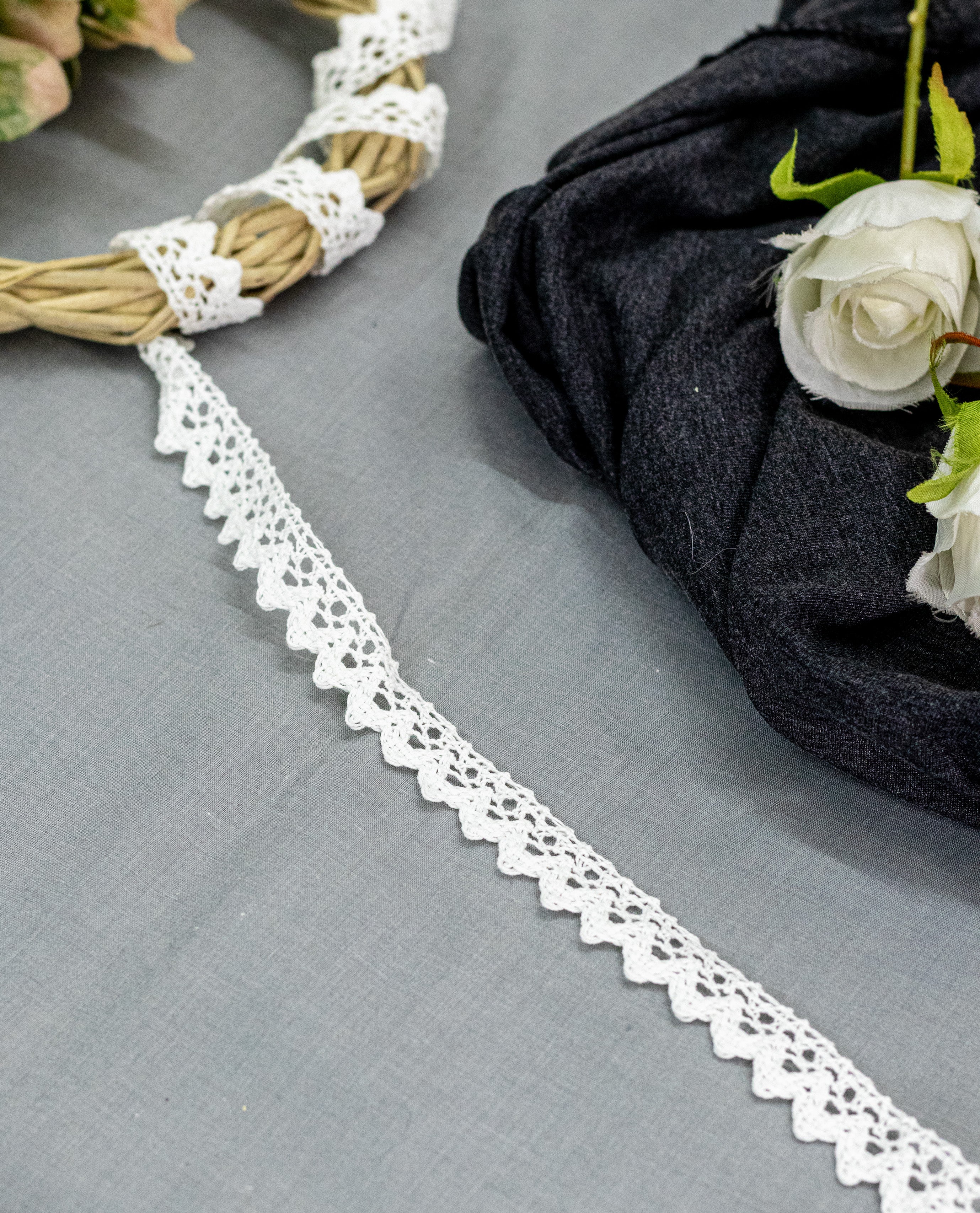 Crochet Lace - Crochet Trim with Mini Triangular Scalloped Edge (Width - 0.75 inch)