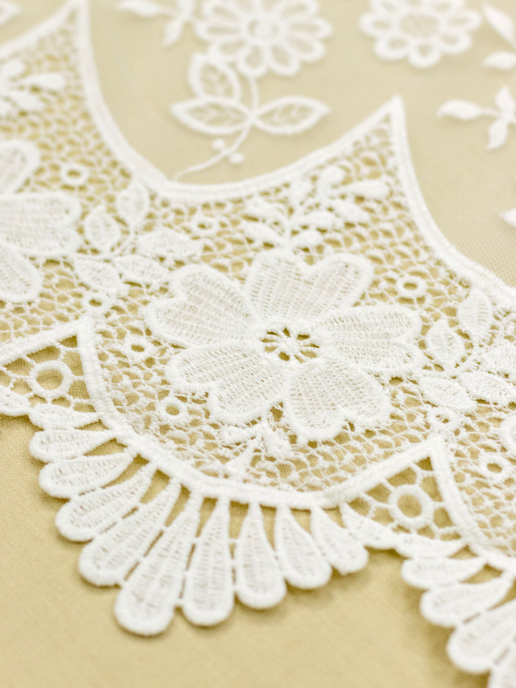 Net Lace - Broad Palla Scalloped lace (Width - 21 inch)