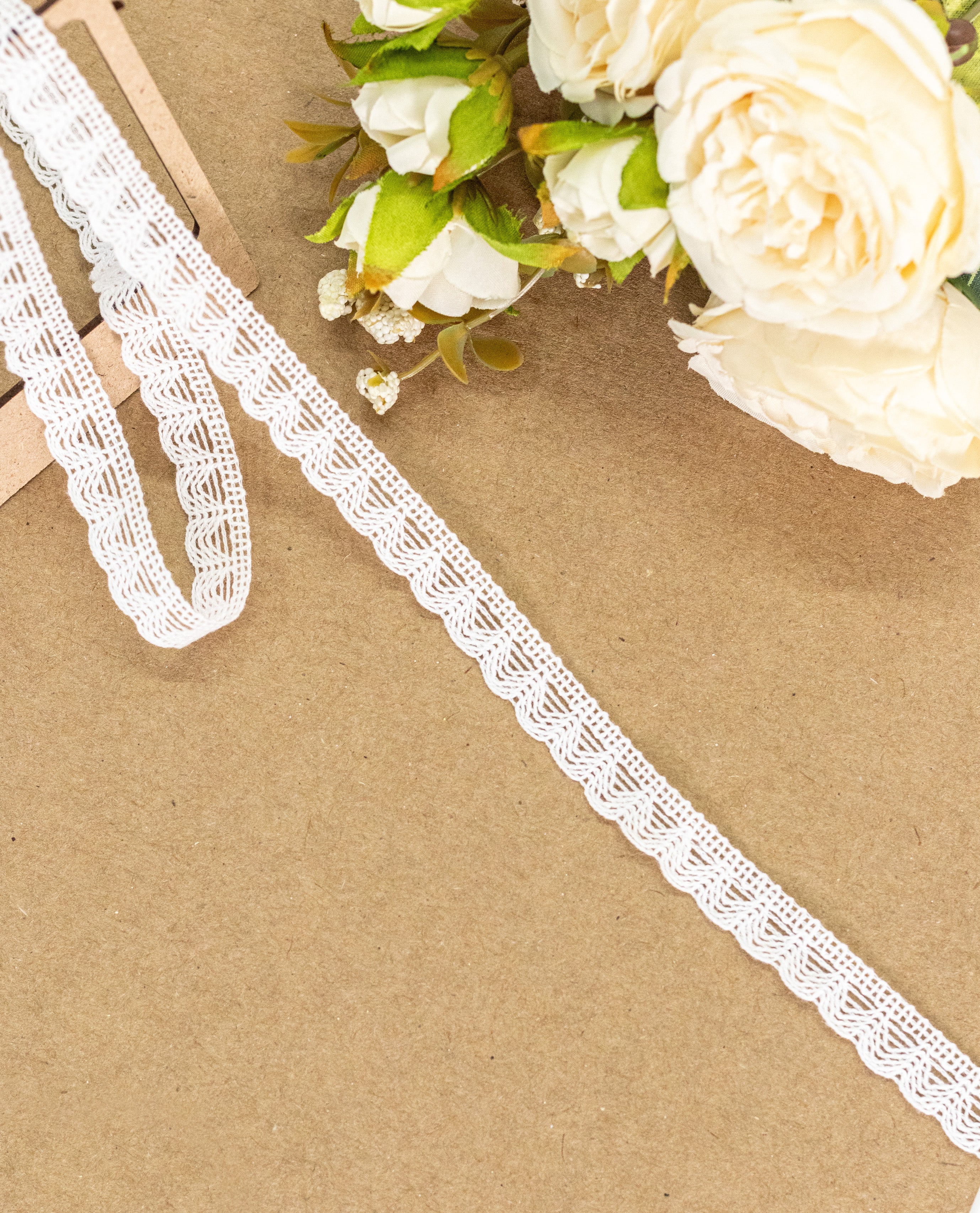 Crochet Lace - Small Edging with multiple Scallops (Width - 0.5 inch)