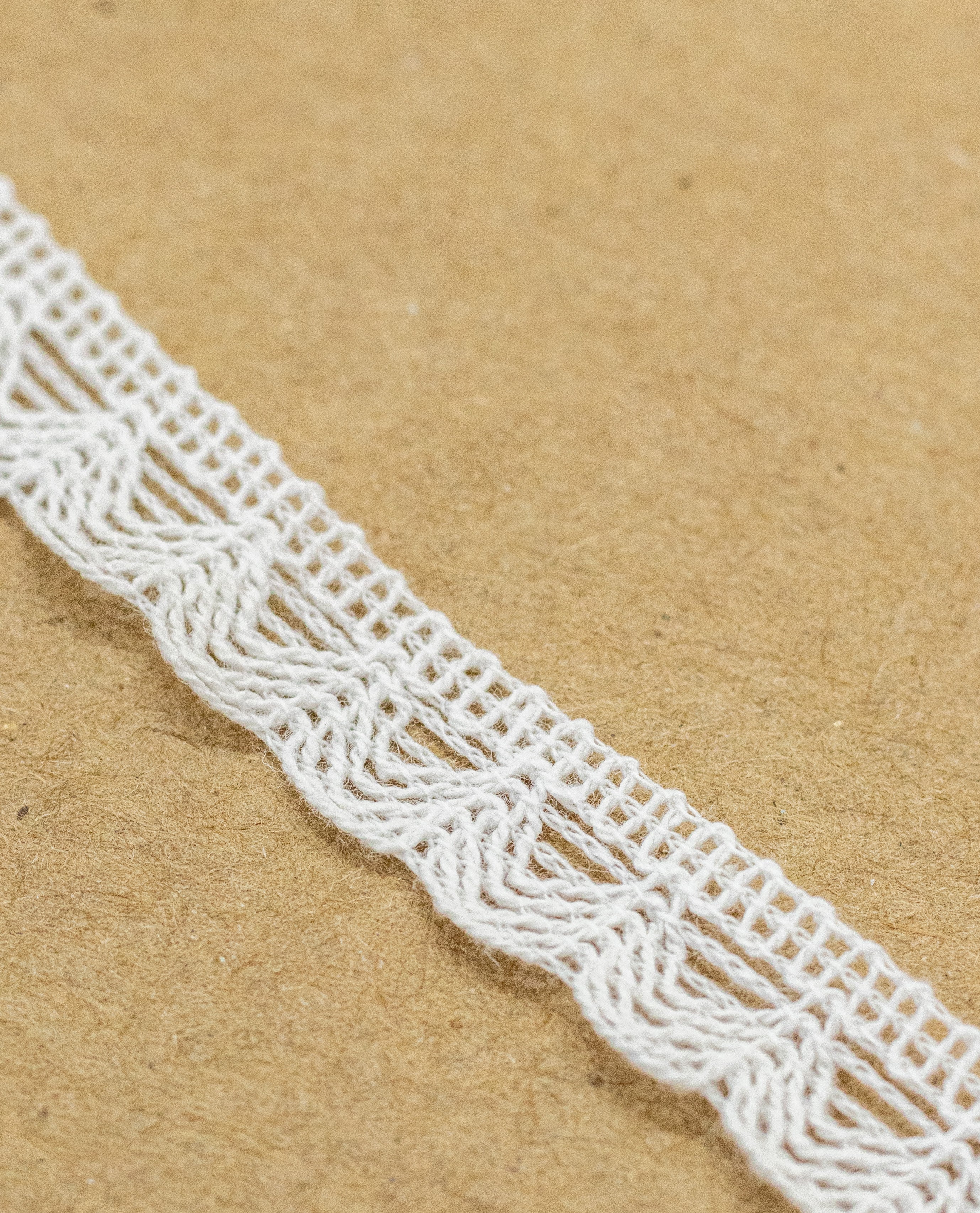 Crochet Lace - Small Edging with multiple Scallops (Width - 0.5 inch)
